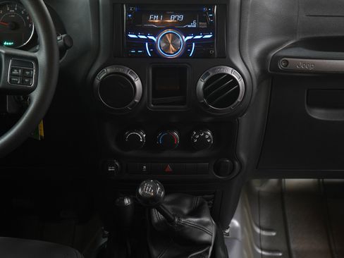 Used 2018 Jeep Wrangler Sport image 15