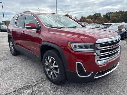 Used 2023 GMC Acadia SLE w/ Driver Convenience Package image 3