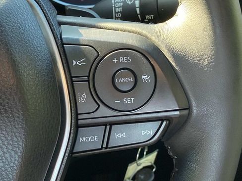 Used 2018 Toyota Camry SE FWD image 19