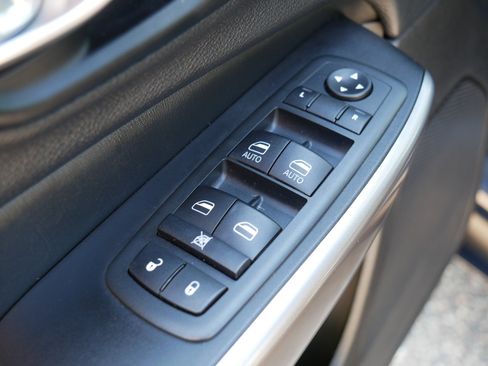 Used 2020 Jeep Cherokee Limited AWD/4WD image 19