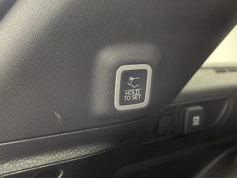 Used 2024 Jeep Grand Cherokee Limited image 16