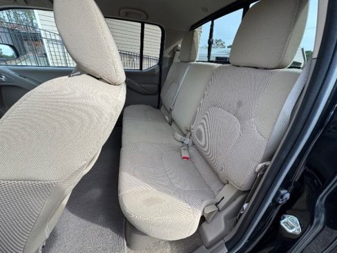 Used 2018 Nissan Frontier SV image 17