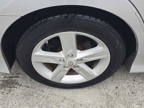 Used 2013 Toyota Camry SE FWD image 12