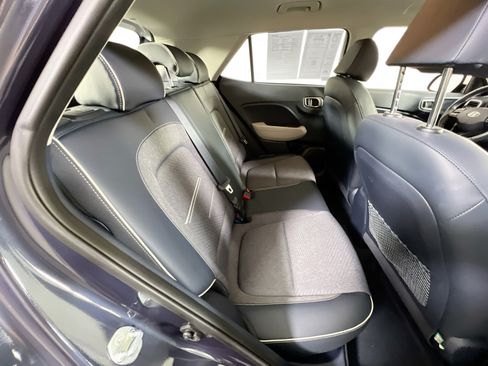 Used 2023 Hyundai Venue Limited FWD image 26