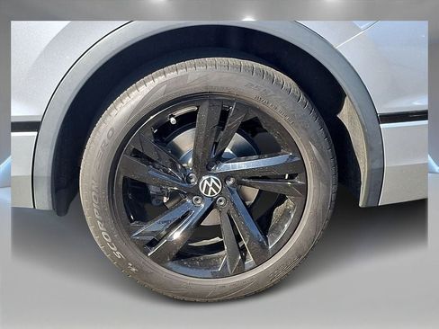 Certified 2023 Volkswagen Tiguan SE R-Line FWD image 7