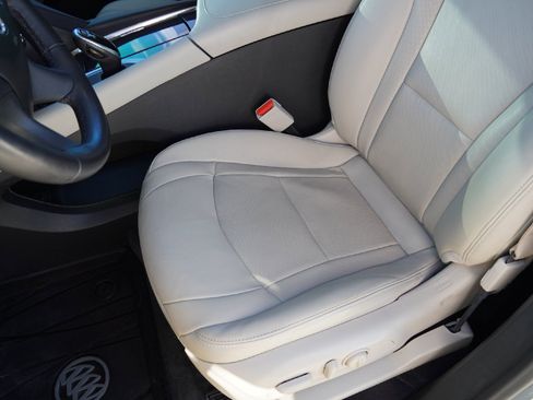 Used 2020 Buick Enclave Essence image 9