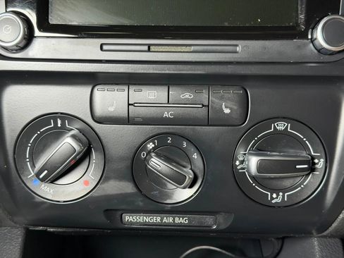Used 2012 Volkswagen Jetta SE FWD image 32