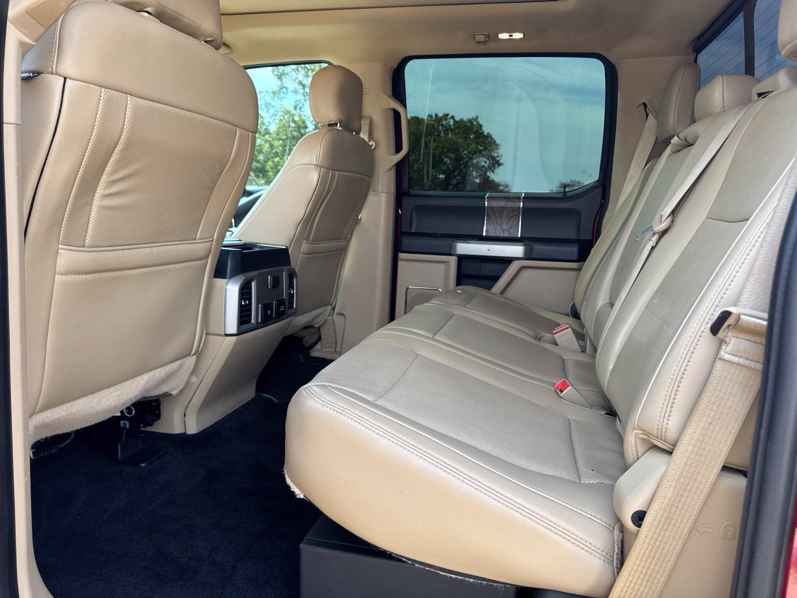Used 2018 Ford F250 Lariat w/ Lariat Ultimate Package AWD/4WD image 11