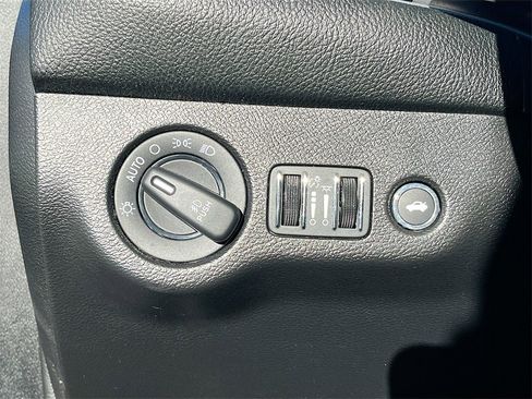 Used 2022 Dodge Challenger R/T w/ Blacktop Package image 10