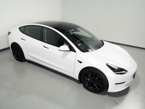 Used 2023 Tesla Model 3 RWD image 12