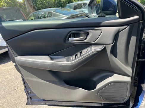Used 2025 Nissan Rogue SV FWD image 18