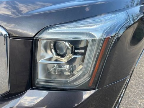 Used 2018 GMC Yukon Denali image 31