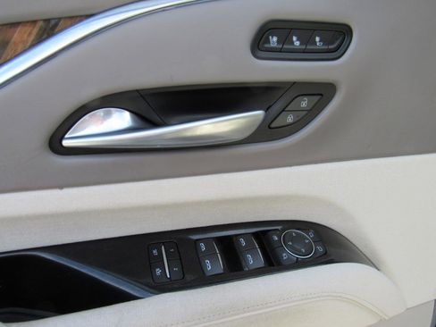 Used 2021 Cadillac Escalade Premium Luxury Platinum image 17