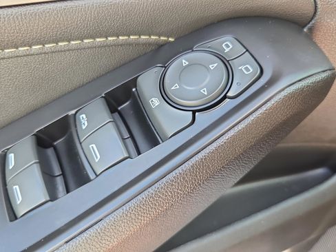 Used 2023 Chevrolet Traverse LT FWD image 28