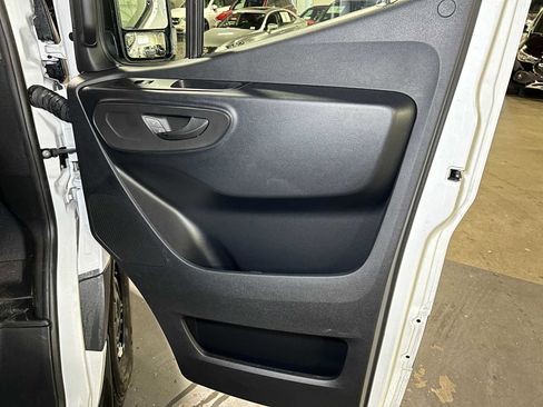 Used 2025 Mercedes-Benz Sprinter 2500 image 10