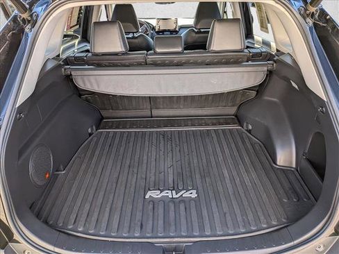 Used 2020 Toyota RAV4 XLE Premium image 5