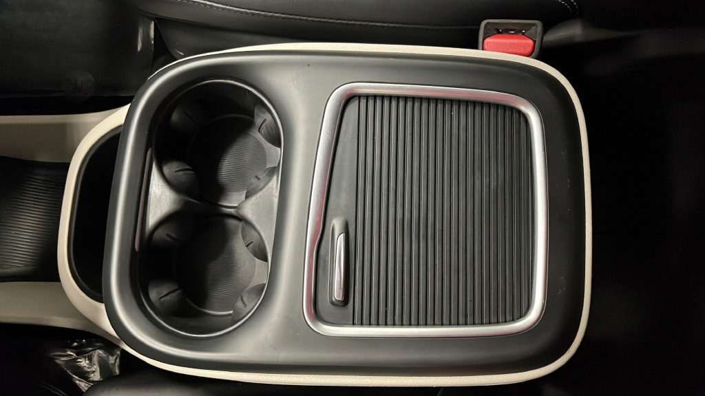 Used 2024 Chrysler Pacifica Touring-L FWD image 19