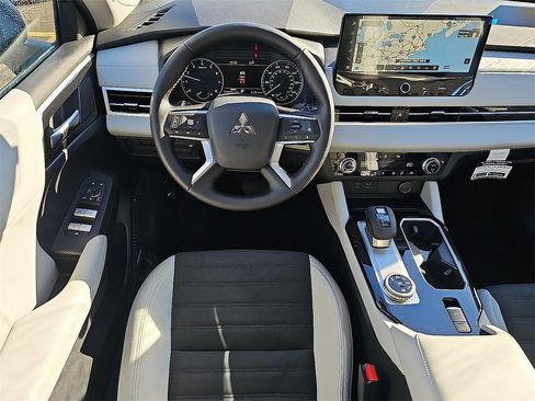 New 2026 Mitsubishi Outlander SE image 7