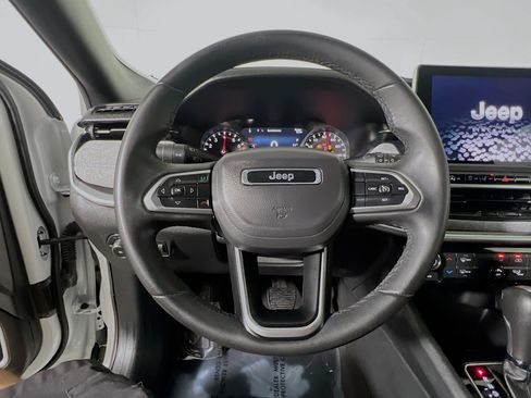 Used 2024 Jeep Compass Latitude AWD/4WD image 17