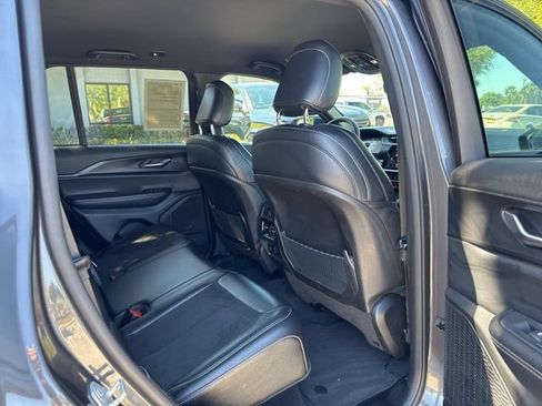Used 2024 Jeep Grand Cherokee Altitude RWD image 16