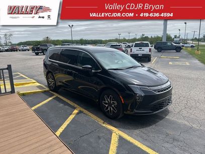 New 2027 Chrysler Pacifica Select