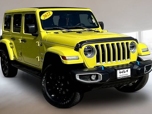 Used 2022 Jeep Wrangler Unlimited Sahara w/ Cold Weather Group AWD/4WD image 3
