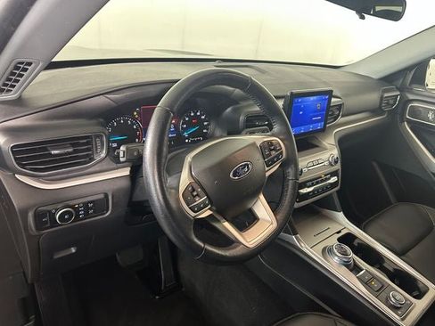 Used 2023 Ford Explorer XLT w/ Equipment Group 202A AWD/4WD image 13