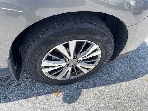Used 2019 Nissan Pathfinder S AWD/4WD image 30