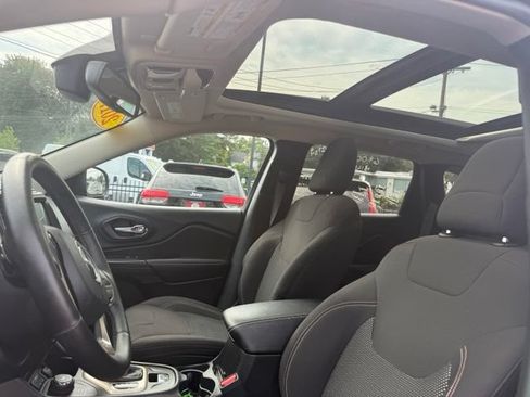 Used 2017 Jeep Cherokee 75th Anniversary AWD/4WD image 11