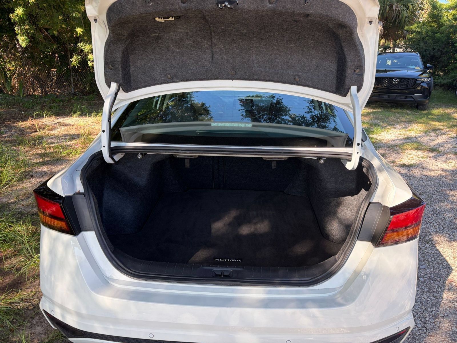 Used 2025 Nissan Altima 2.5 SV FWD image 29