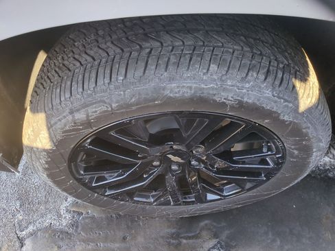 Certified 2024 Chevrolet Suburban High Country image 33