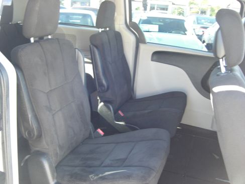 Used 2013 Dodge Grand Caravan SE image 25
