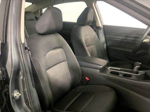 Used 2025 Nissan Altima 2.5 SV FWD image 7