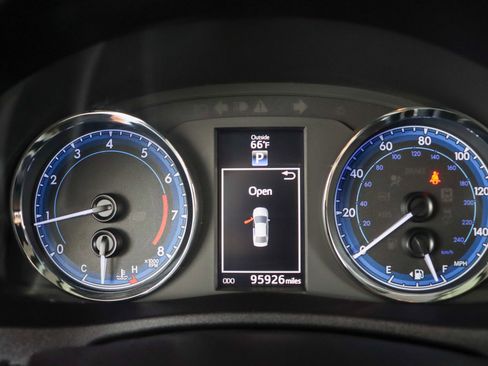 Used 2018 Toyota Corolla SE FWD image 15