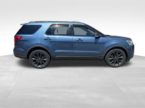 Used 2018 Ford Explorer XLT w/ Equipment Group 202A AWD/4WD image 3