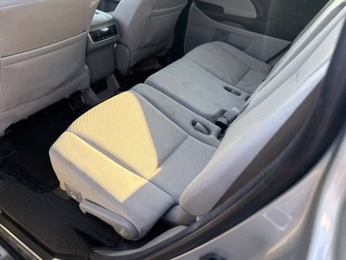 Used 2018 Toyota Highlander LE FWD image 8