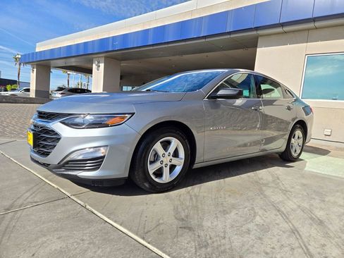Used 2024 Chevrolet Malibu LS FWD image 2