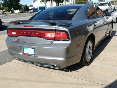 Used 2014 Dodge Charger SE RWD image 4