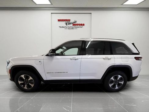 Used 2022 Jeep Grand Cherokee Limited 4xe w/ Luxury Tech Group II AWD/4WD image 4