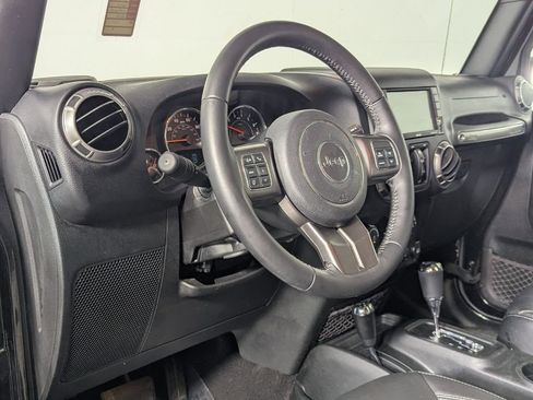 Used 2018 Jeep Wrangler Unlimited Sahara image 12
