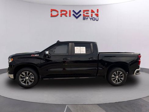 Used 2024 Chevrolet Silverado 1500 LT w/ Z71 Off-Road Package AWD/4WD image 6