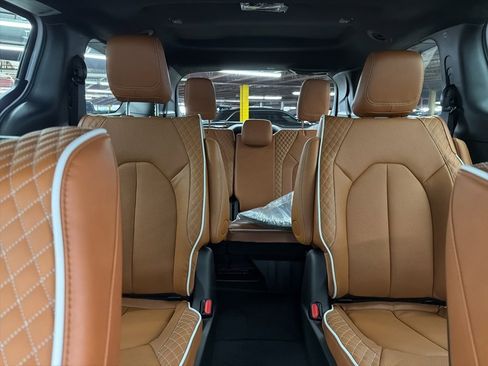 New 2026 Chrysler Pacifica Pinnacle w/ Trailer Tow Group image 23