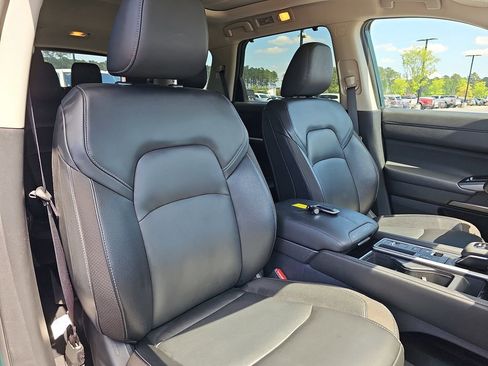 Used 2024 Nissan Pathfinder SL w/ SL Premium Package FWD image 13