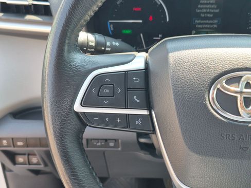 Used 2023 Toyota Sienna XLE FWD image 21