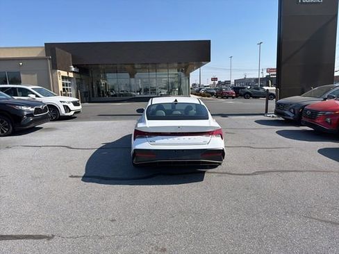 Certified 2025 Hyundai Elantra Limited image 6