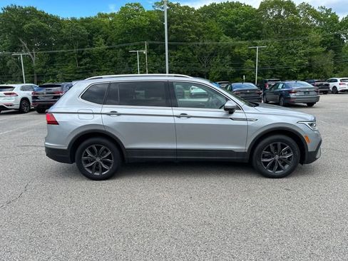 Certified 2023 Volkswagen Tiguan SE w/ Panoramic Sunroof Package AWD/4WD image 10