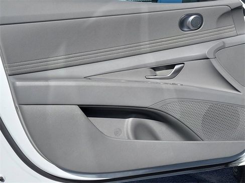 Used 2025 Hyundai Elantra SEL image 19