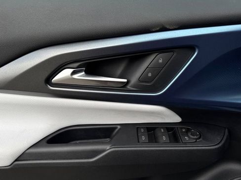 New 2026 Chevrolet Equinox EV LT w/ LPO, Blackout Package FWD image 11
