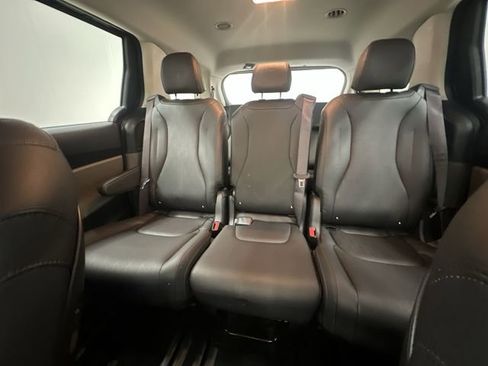 Certified 2025 Kia Carnival LXS FWD image 25