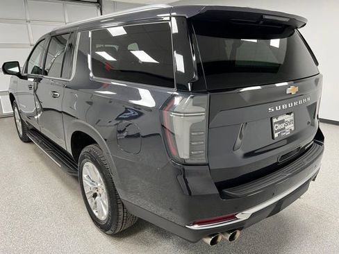 Used 2025 Chevrolet Suburban Premier AWD/4WD image 10